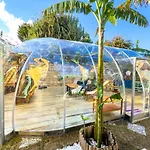 מלון Banana Food & - Adults Only