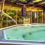 Hotel Banana Food & - Adults Only